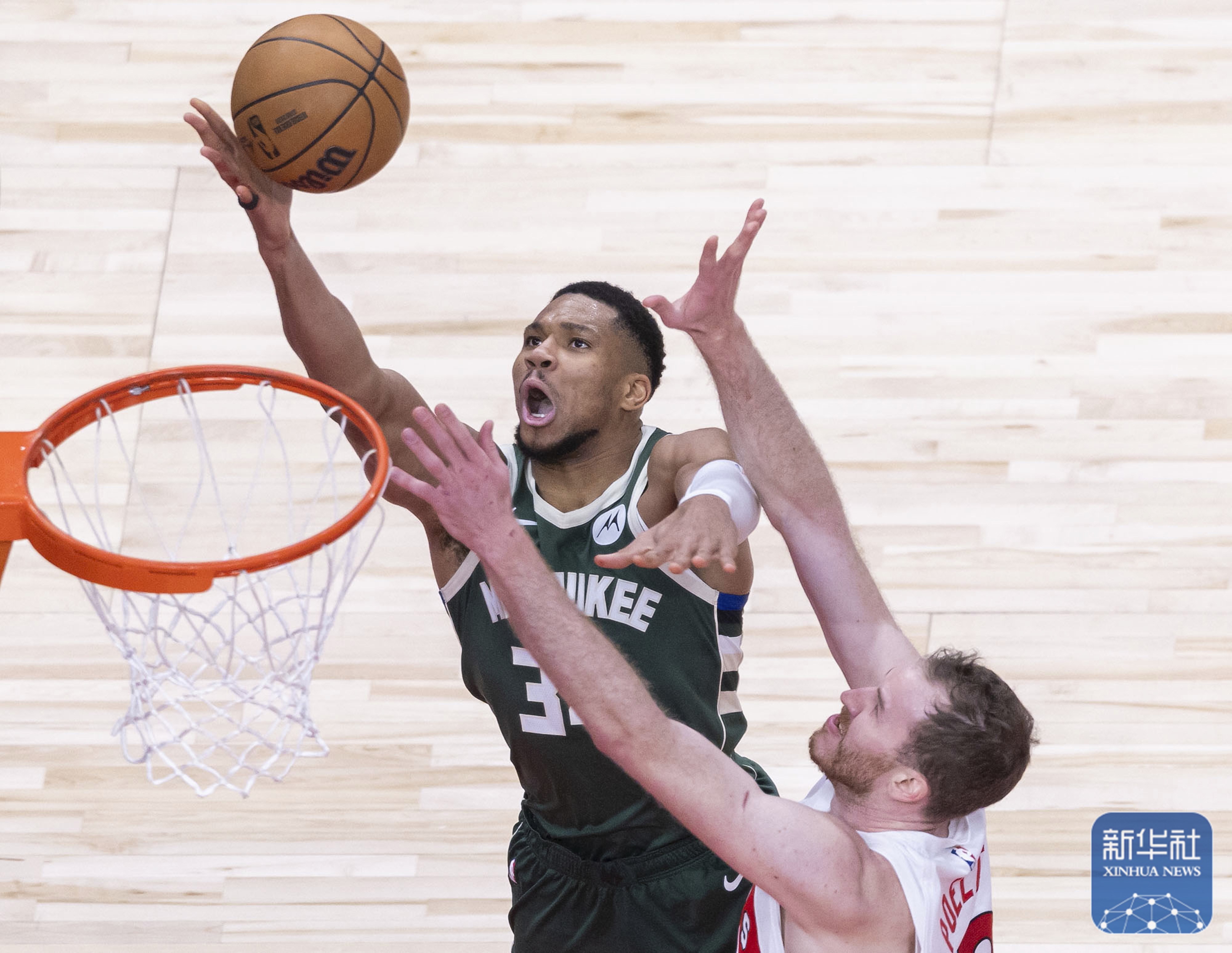 英雄联盟-包含清晨欧篮联传出新动向，多伦多猛龙回应争议，管理层表态：媒体盛赞，年轻球员得到机会的词条